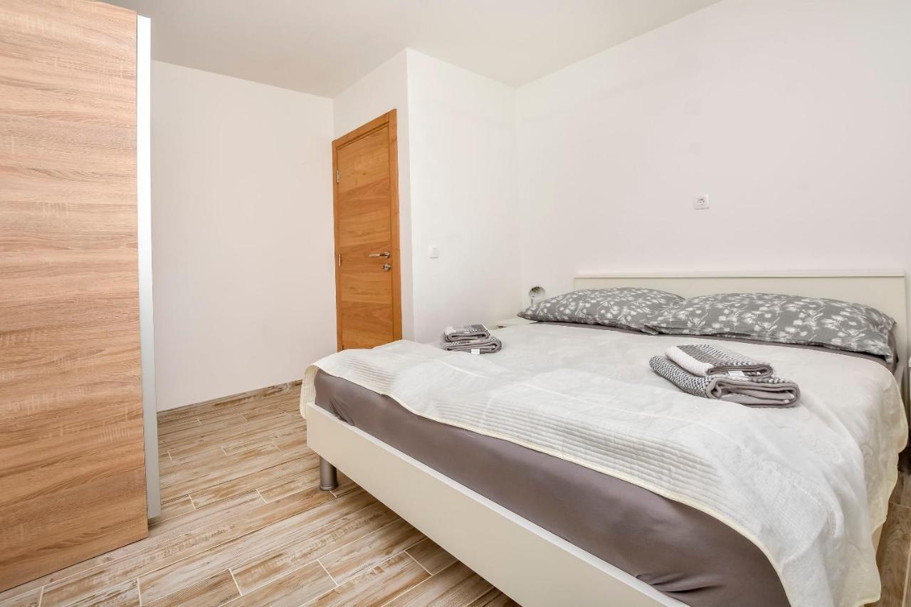 Apartments Jelena Rogoznica  Luaran gambar